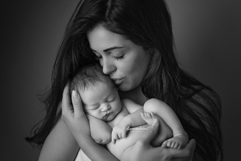 Ottawa Newborn Photographer | Baby Elodie
