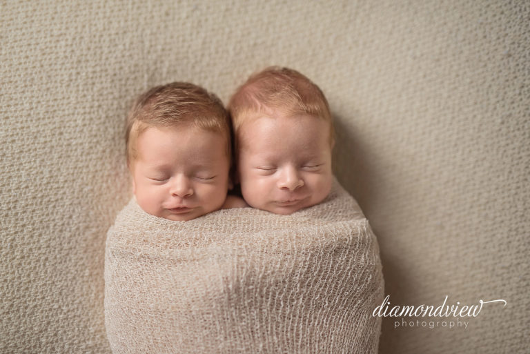 Ottawa Newborn Twins Photographer | Nora and Elias
