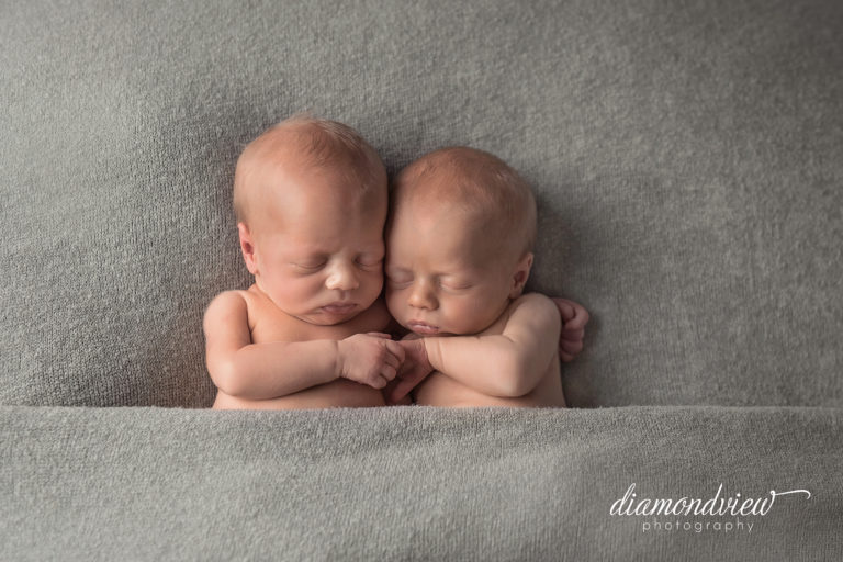Ottawa Twins Newborn Photographer | Ethan and Owen