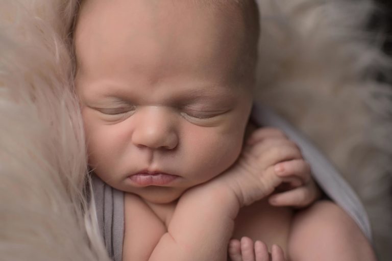 Ottawa Newborn Photographer | Baby Ella-Eileen