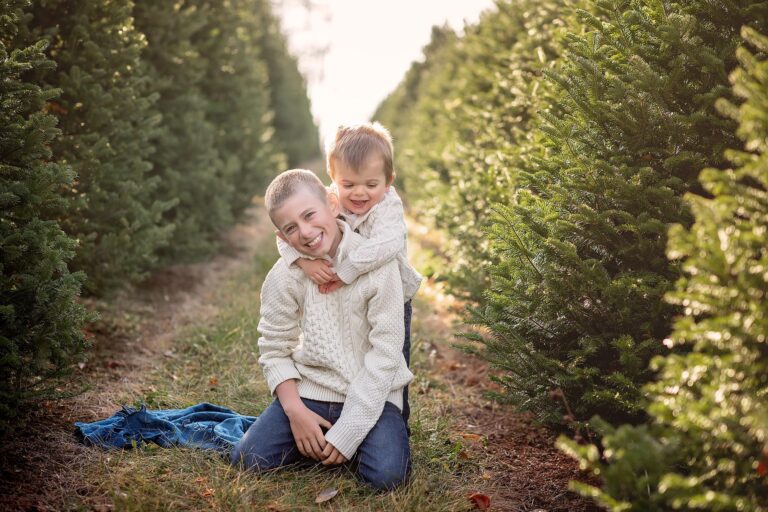 Ottawa Children’s Photographer | At the Tree Farm with D & A