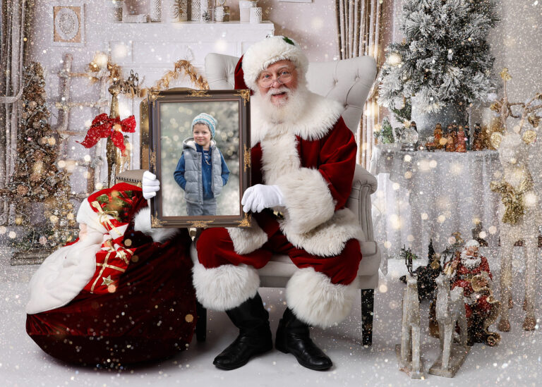 Ottawa Children’s Photographer | Santa with your framed photo
