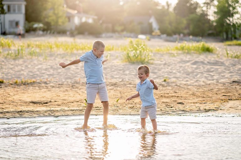 Ottawa Family Photographer | Brothers on the beach