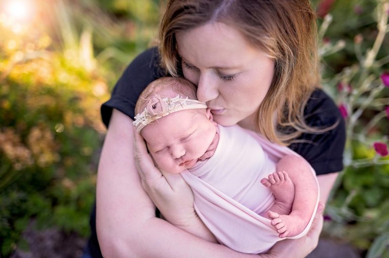 Ottawa Outdoor Newborn Photographer | Baby Holly